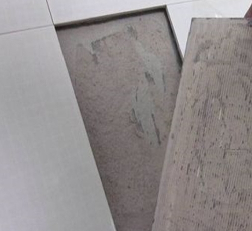 大理瓷砖空鼓维修公司分享瓷砖铺贴时如果打浆（即涂抹在瓷砖背面和基层上的砂浆或瓷砖胶）过少，会带来以下问题